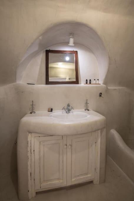 Astrea Suites "Ostria Cave Villa-Outdoor Jacuzzi" Oía Exterior photo